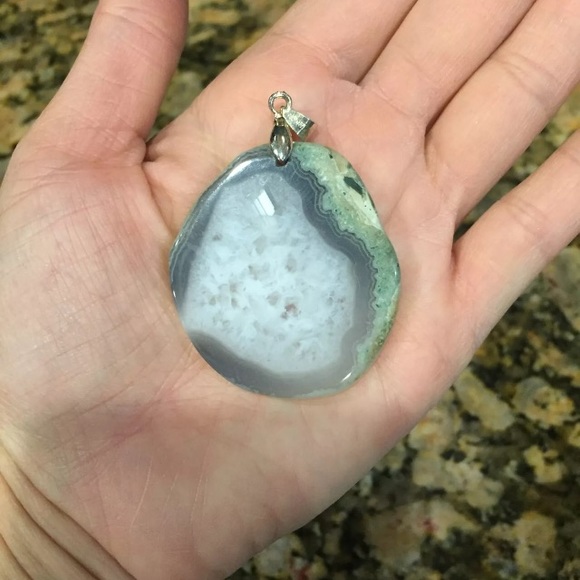 GORGEOUS STATEMENT AGATE GEMSTONE PENDANT, SILVER - Picture 3 of 4